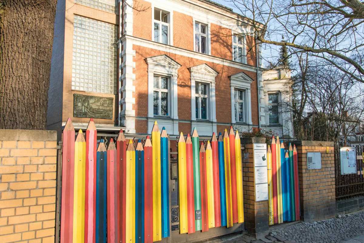 Eingang und Lage des Kinderkreisels in der Drakestraße